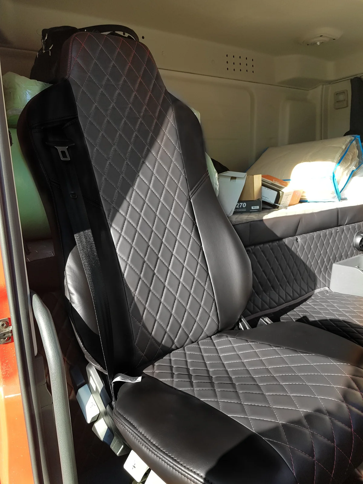 Чехлы сидений IVECO AMT / Hongyan GENLYON / IVECO 682 — экокожа
