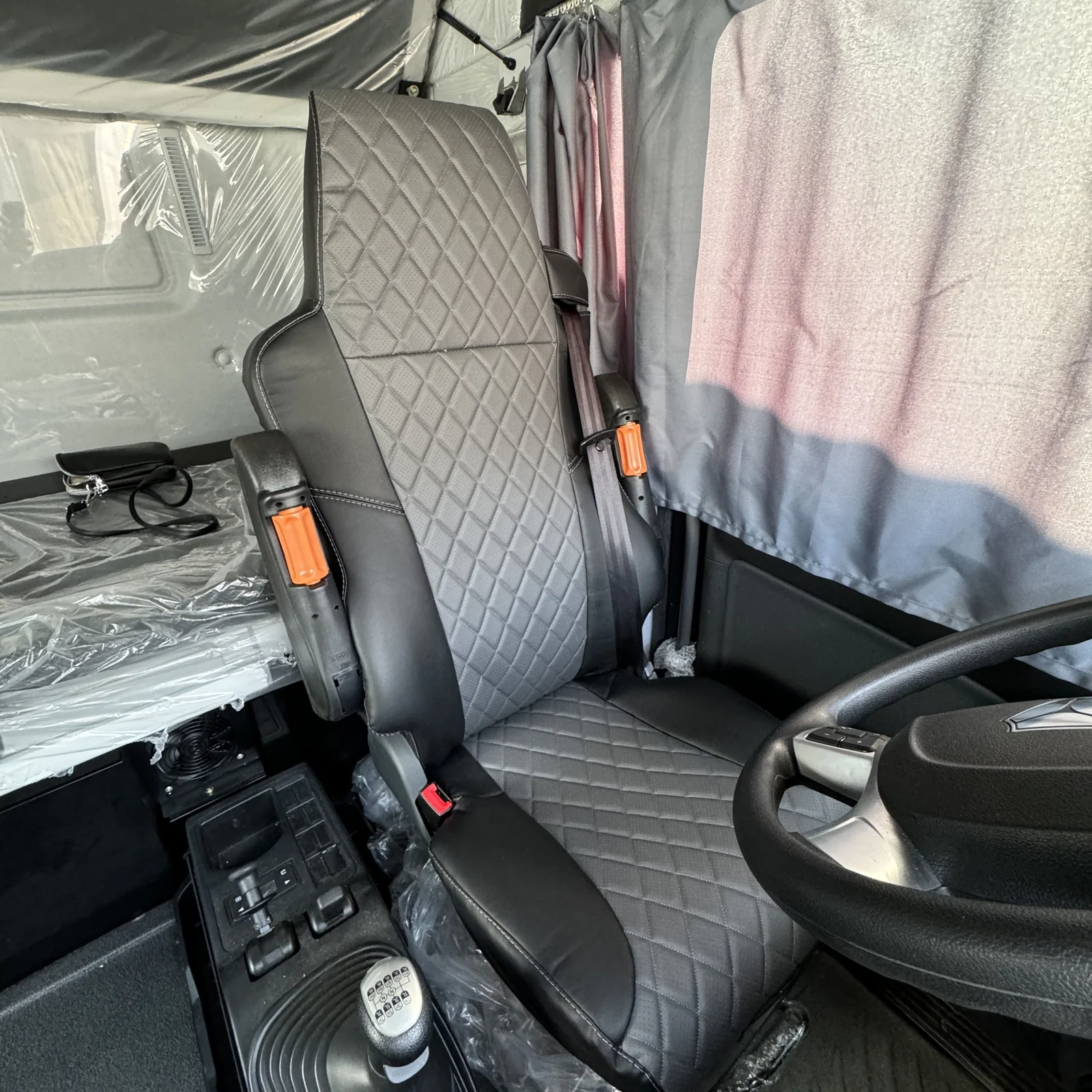 Чехлы сидений SITRAK C7H / HOWO T5G — экокожа