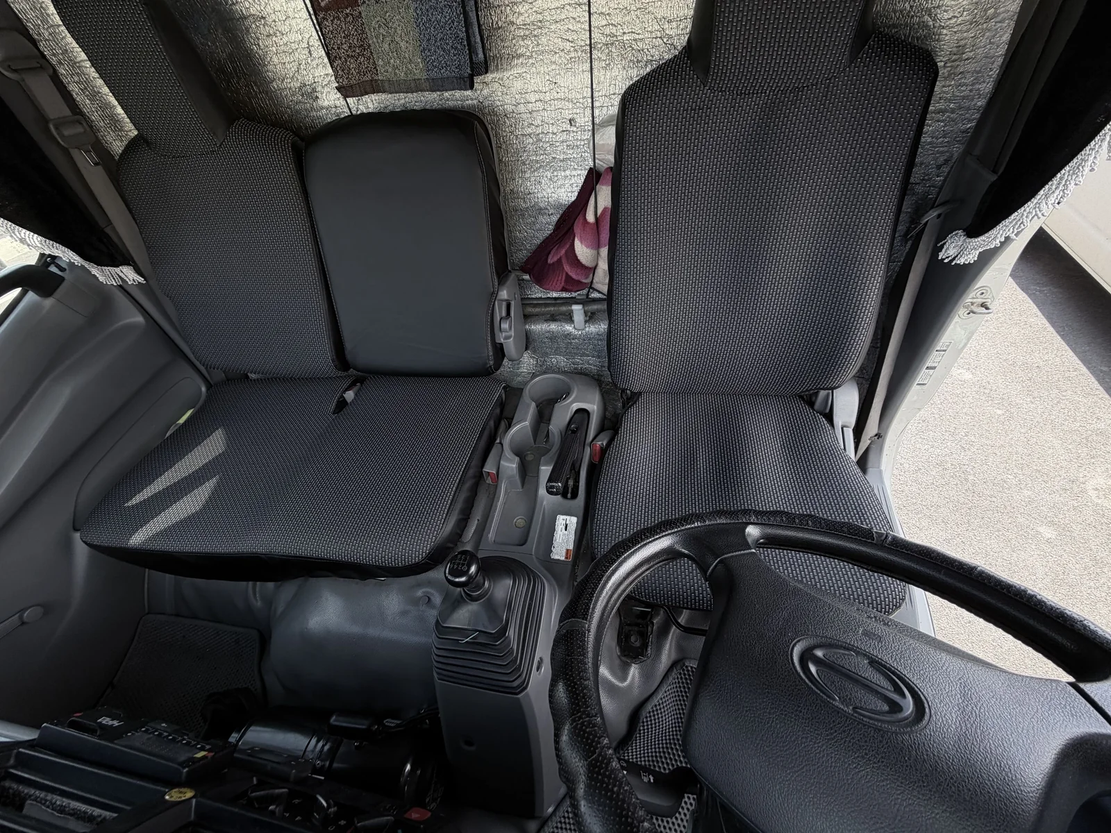 Чехлы на сиденья HINO 300 Euro4 широкая кабина (жаккард)
