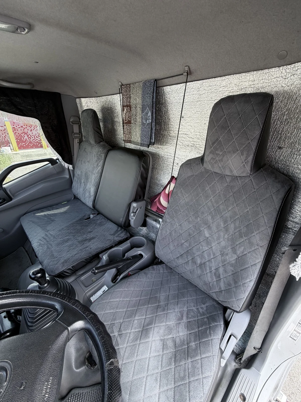 Чехлы на сиденья HINO 300 Euro4 широкая кабина (алькантара)