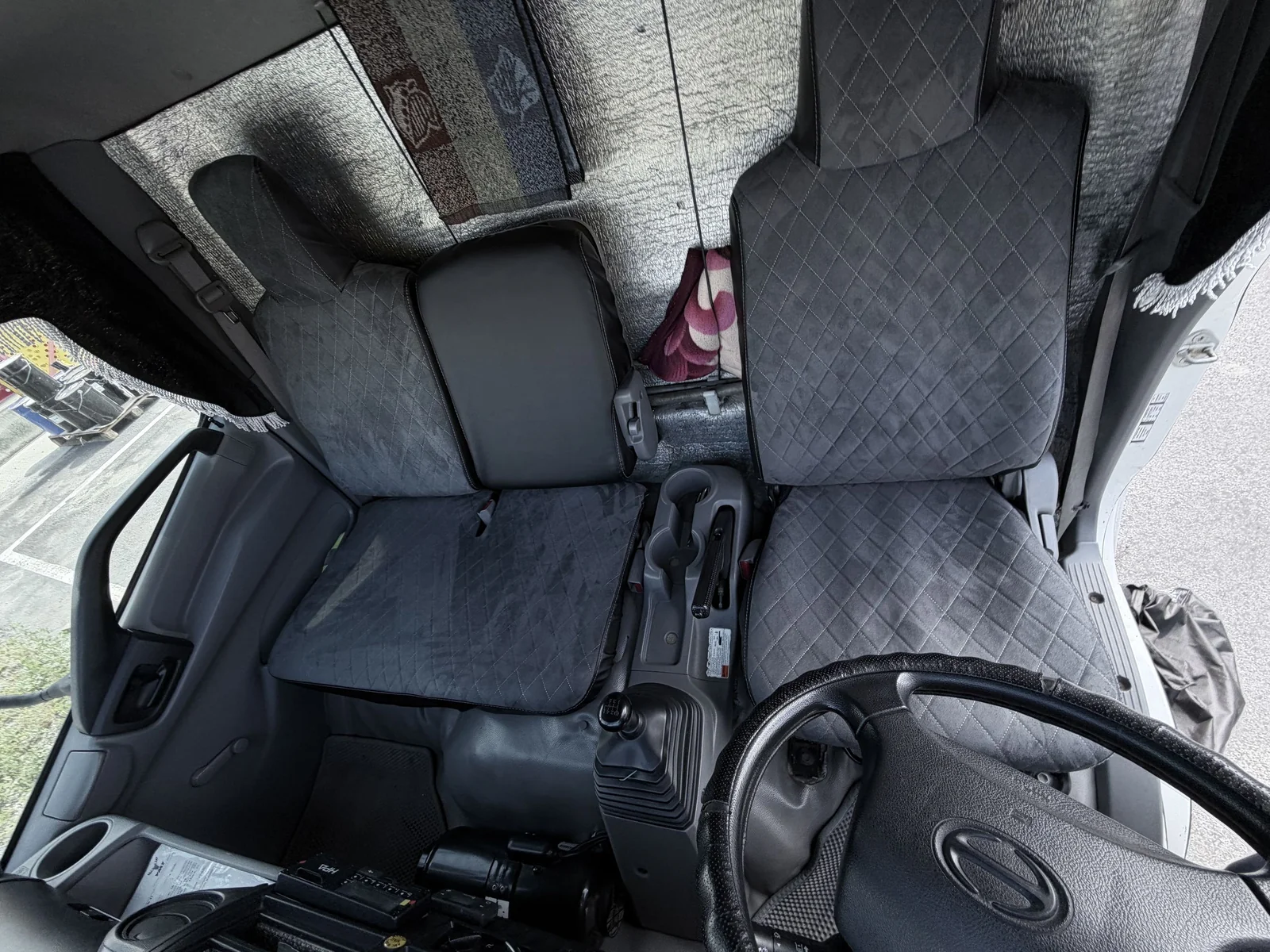 Чехлы на сиденья HINO 300 Euro4 широкая кабина (алькантара)