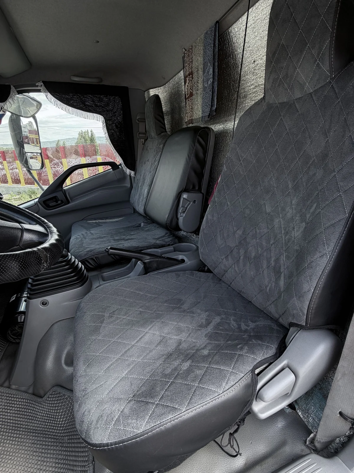 Чехлы на сиденья HINO 300 Euro4 широкая кабина (алькантара)
