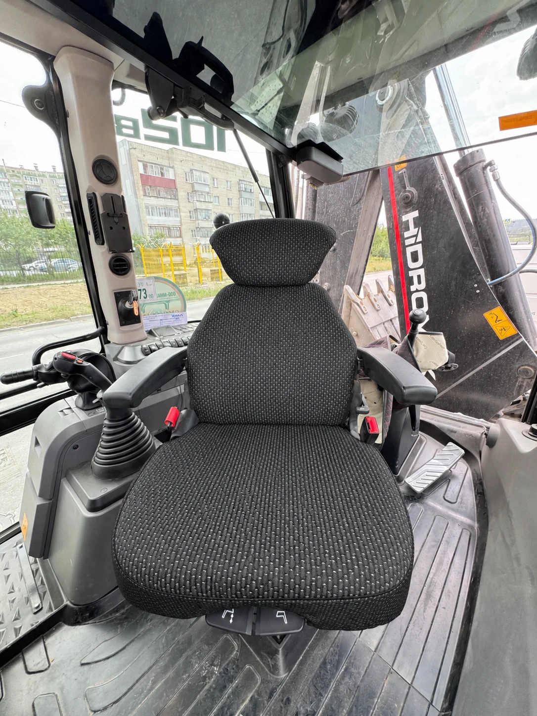 Чехол сиденья на экскаватор погрузчик HIDROMEK 102B( текстиль)